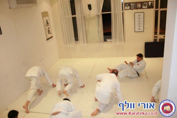 4/2011 אבי מזל טוב סנסאי, דאן 3 שוטוקאן, חזר לארץ לאחר גלי הצונאמי שפקדו את יפן, ובא להתארח אצלנו בדוג'ו. באימון נכחו תלמידים מבתי ספר שונים