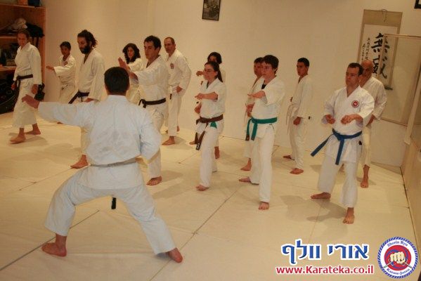 4/2011 אבי מזל טוב סנסאי, דאן 3 שוטוקאן, חזר לארץ לאחר גלי הצונאמי שפקדו את יפן, ובא להתארח אצלנו בדוג'ו. באימון נכחו תלמידים מבתי ספר שונים