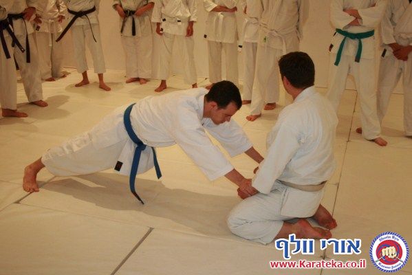 4/2011 אבי מזל טוב סנסאי, דאן 3 שוטוקאן, חזר לארץ לאחר גלי הצונאמי שפקדו את יפן, ובא להתארח אצלנו בדוג'ו. באימון נכחו תלמידים מבתי ספר שונים