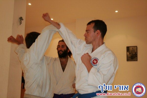 4/2011 אבי מזל טוב סנסאי, דאן 3 שוטוקאן, חזר לארץ לאחר גלי הצונאמי שפקדו את יפן, ובא להתארח אצלנו בדוג'ו. באימון נכחו תלמידים מבתי ספר שונים