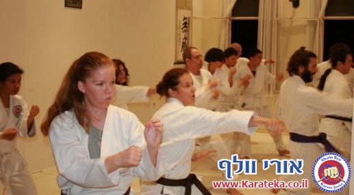 4/2011 אבי מזל טוב סנסאי, דאן 3 שוטוקאן, חזר לארץ לאחר גלי הצונאמי שפקדו את יפן, ובא להתארח אצלנו בדוג'ו. באימון נכחו תלמידים מבתי ספר שונים