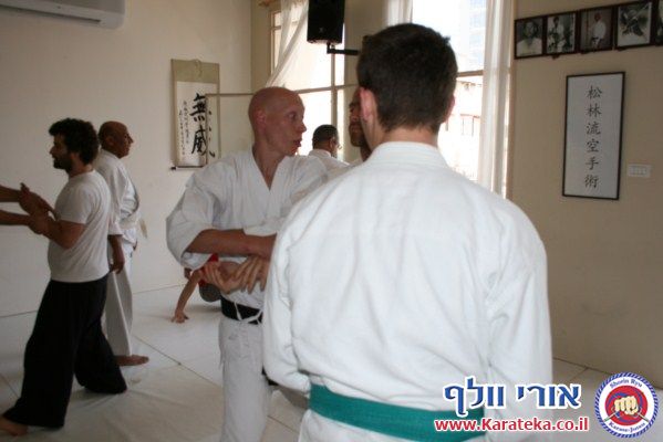 4/2011 אייקידו ישראל, לוחן אטמי ושורין ריו קראטה ג'וטסו ישראל נפגשים לאימון משותף שני בשנת 2011. קראטה, קונג פו ואייקידו. נושא האימון- השתחררות מתפיסות ומחניקות.... היה מעניין מאוד!!!