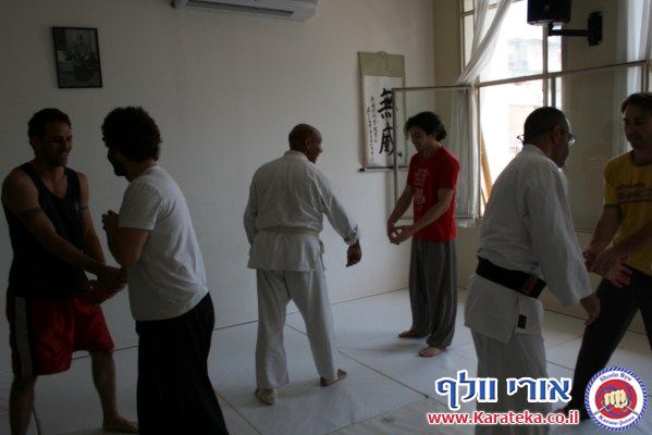 4/2011 אייקידו ישראל, לוחן אטמי ושורין ריו קראטה ג'וטסו ישראל נפגשים לאימון משותף שני בשנת 2011. קראטה, קונג פו ואייקידו. נושא האימון- השתחררות מתפיסות ומחניקות.... היה מעניין מאוד!!!