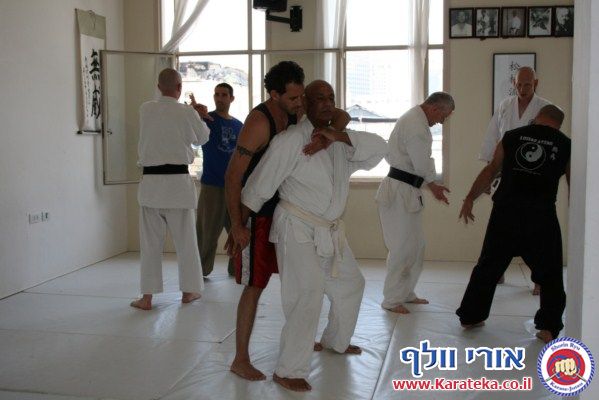 4/2011 אייקידו ישראל, לוחן אטמי ושורין ריו קראטה ג'וטסו ישראל נפגשים לאימון משותף שני בשנת 2011. קראטה, קונג פו ואייקידו. נושא האימון- השתחררות מתפיסות ומחניקות.... היה מעניין מאוד!!!