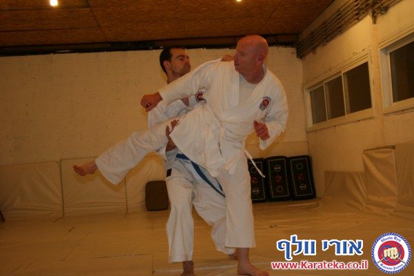 16/2/2012 עיבל נבחן לחגורה חומה וטל נבחן לחגורה צהובה. הבחינה ערכה כשלוש שעות. עיבל וטל הפגינו רוח אדירה ועברו את הבחינה בהצלחה. 