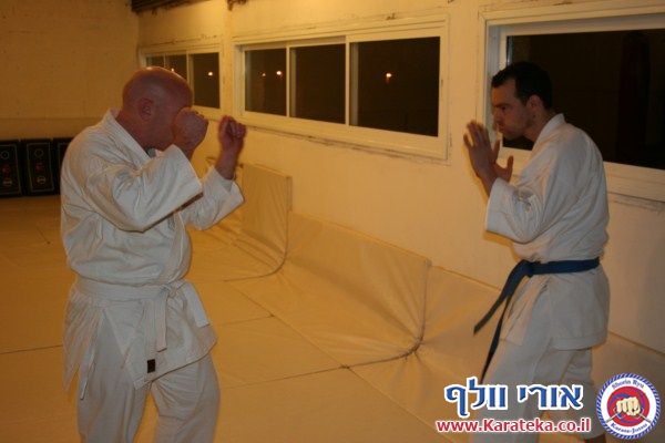 16/2/2012 עיבל נבחן לחגורה חומה וטל נבחן לחגורה צהובה. הבחינה ערכה כשלוש שעות. עיבל וטל הפגינו רוח אדירה ועברו את הבחינה בהצלחה. 