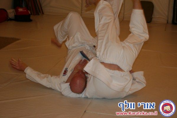 16/2/2012 עיבל נבחן לחגורה חומה וטל נבחן לחגורה צהובה. הבחינה ערכה כשלוש שעות. עיבל וטל הפגינו רוח אדירה ועברו את הבחינה בהצלחה. 