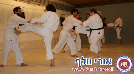 29/2/2012 אימון פתיחת דוג'ו ה''מוסך''. למרות גשם ומזג אויר סוער קיימנו את אימון פתיחת הדוג'ו. זהו הדוג'ו הראשי של בית הספר לקראטה ואומנויות לחימה שורין ריו קראטה ג'וטסו ישראל בראשתו של אורי וולף סנסאי