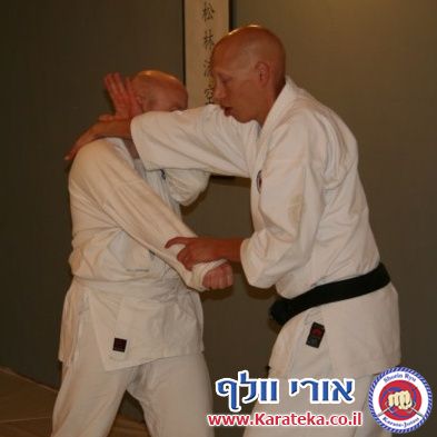 29/2/2012 אימון פתיחת דוג'ו ה''מוסך''. למרות גשם ומזג אויר סוער קיימנו את אימון פתיחת הדוג'ו. זהו הדוג'ו הראשי של בית הספר לקראטה ואומנויות לחימה שורין ריו קראטה ג'וטסו ישראל בראשתו של אורי וולף סנסאי