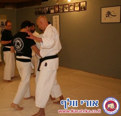 29/2/2012 אימון פתיחת דוג'ו ה''מוסך''. למרות גשם ומזג אויר סוער קיימנו את אימון פתיחת הדוג'ו. זהו הדוג'ו הראשי של בית הספר לקראטה ואומנויות לחימה שורין ריו קראטה ג'וטסו ישראל בראשתו של אורי וולף סנסאי