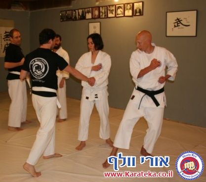 29/2/2012 אימון פתיחת דוג'ו ה''מוסך''. למרות גשם ומזג אויר סוער קיימנו את אימון פתיחת הדוג'ו. זהו הדוג'ו הראשי של בית הספר לקראטה ואומנויות לחימה שורין ריו קראטה ג'וטסו ישראל בראשתו של אורי וולף סנסאי