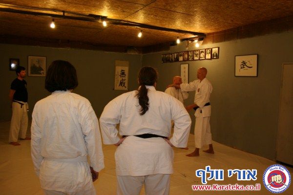 29/2/2012 אימון פתיחת דוג'ו ה''מוסך''. למרות גשם ומזג אויר סוער קיימנו את אימון פתיחת הדוג'ו. זהו הדוג'ו הראשי של בית הספר לקראטה ואומנויות לחימה שורין ריו קראטה ג'וטסו ישראל בראשתו של אורי וולף סנסאי