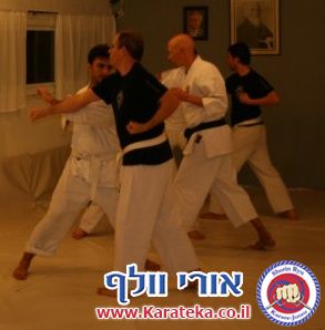 29/2/2012 אימון פתיחת דוג'ו ה''מוסך''. למרות גשם ומזג אויר סוער קיימנו את אימון פתיחת הדוג'ו. זהו הדוג'ו הראשי של בית הספר לקראטה ואומנויות לחימה שורין ריו קראטה ג'וטסו ישראל בראשתו של אורי וולף סנסאי