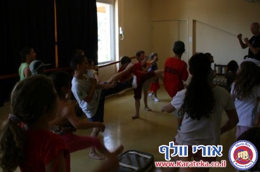 4/2012 סדנת שליטה שהועברה בפסח 2012 לילדים בקיבוץ יד מרדכי. בסדנה ניתנו כלים לשליטה בגוף ובהתנהגות תוך כדי שימוש בקראטה.