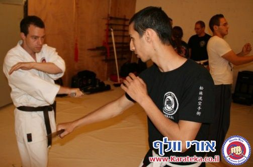22/4/2012 גיא רפאלי התארח אצלנו בדוג'ו ולימד עקרונות בסיסיים של שימוש בסכין והגנה מפניו ביד ריקה ובאמצעות סכין