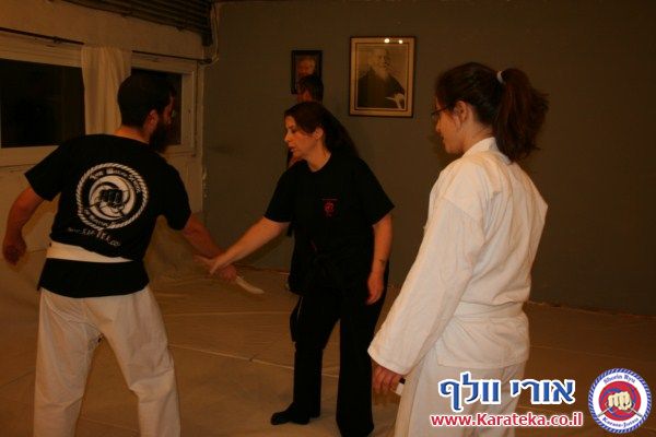 22/4/2012 גיא רפאלי התארח אצלנו בדוג'ו ולימד עקרונות בסיסיים של שימוש בסכין והגנה מפניו ביד ריקה ובאמצעות סכין