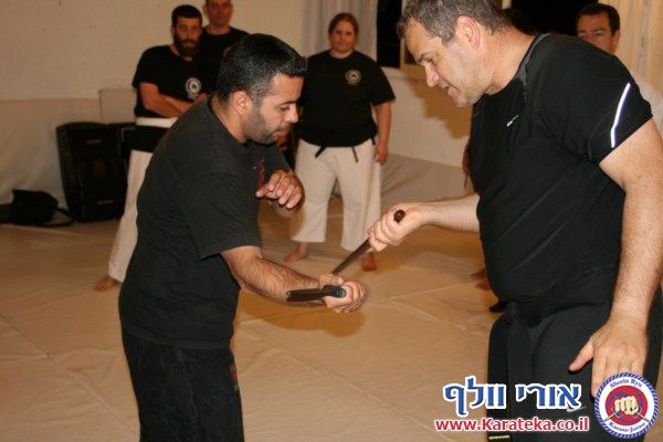 22/4/2012 גיא רפאלי התארח אצלנו בדוג'ו ולימד עקרונות בסיסיים של שימוש בסכין והגנה מפניו ביד ריקה ובאמצעות סכין