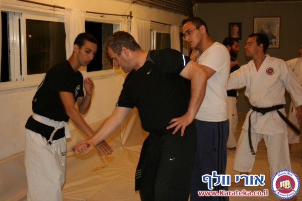 22/4/2012 גיא רפאלי התארח אצלנו בדוג'ו ולימד עקרונות בסיסיים של שימוש בסכין והגנה מפניו ביד ריקה ובאמצעות סכין