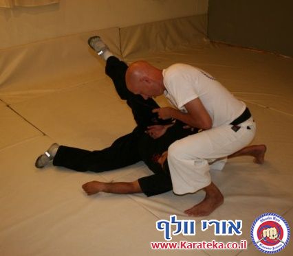 22/4/2012 גיא רפאלי התארח אצלנו בדוג'ו ולימד עקרונות בסיסיים של שימוש בסכין והגנה מפניו ביד ריקה ובאמצעות סכין
