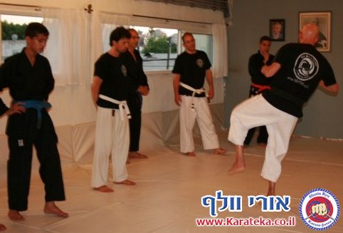 7/6/2012 רובין ארקיע סנסאי המלמד אמריקאן גוג'ו ריו התארח בדוג'ו ה''מוסך'' לאימון משותף עם חניכיו