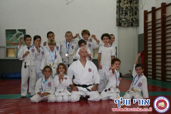 אימון מסכם לשנת הלימודים 2011-2012 אשר התקיים בדוג'ו חצור-אשדוד. באימון השתתפו רוב תלמידי הדוג'ו הצעירים. התמונות כוללות את האימון המכין והמסכם. גאה בתלמידים שלי שהפגינו רוח לחימה, ריכוז ומשמעת עצמית!
