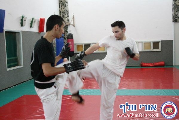 5/2013 תלמידי קבוצת הבוגרים ''משחקים'' לפני תחילת האימון