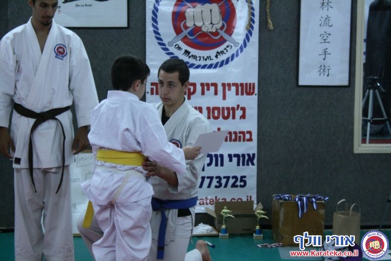במהלך השנה אני מלמד באופן לא תחרותי. פעם בשנה אני מאפשר לתלמידים להביא לידי ביטוי את הצד התחרותי שלהם, בתחרות ארצית בין כלל התלמידים שלי אשר מעוניינים להשתתף