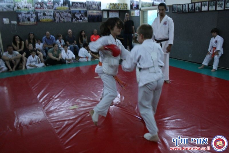 במהלך השנה אני מלמד באופן לא תחרותי. פעם בשנה אני מאפשר לתלמידים להביא לידי ביטוי את הצד התחרותי שלהם, בתחרות ארצית בין כלל התלמידים שלי אשר מעוניינים להשתתף