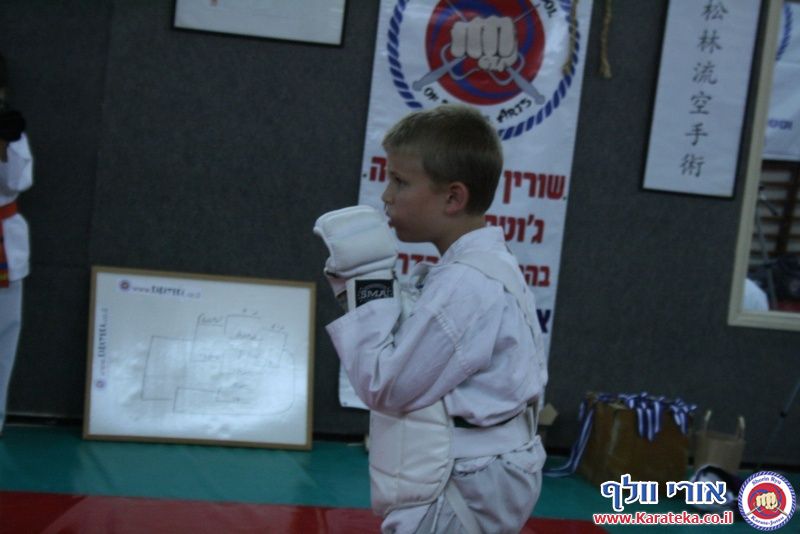במהלך השנה אני מלמד באופן לא תחרותי. פעם בשנה אני מאפשר לתלמידים להביא לידי ביטוי את הצד התחרותי שלהם, בתחרות ארצית בין כלל התלמידים שלי אשר מעוניינים להשתתף