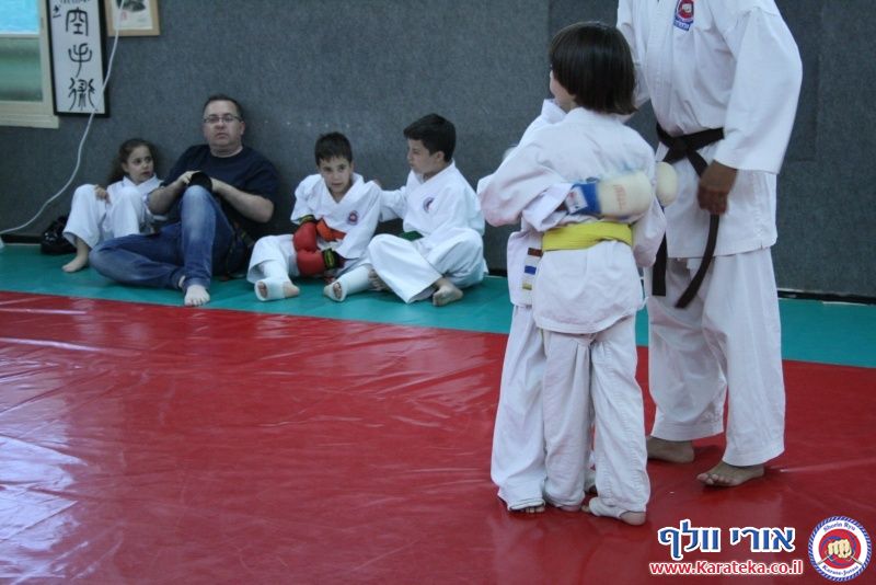 במהלך השנה אני מלמד באופן לא תחרותי. פעם בשנה אני מאפשר לתלמידים להביא לידי ביטוי את הצד התחרותי שלהם, בתחרות ארצית בין כלל התלמידים שלי אשר מעוניינים להשתתף