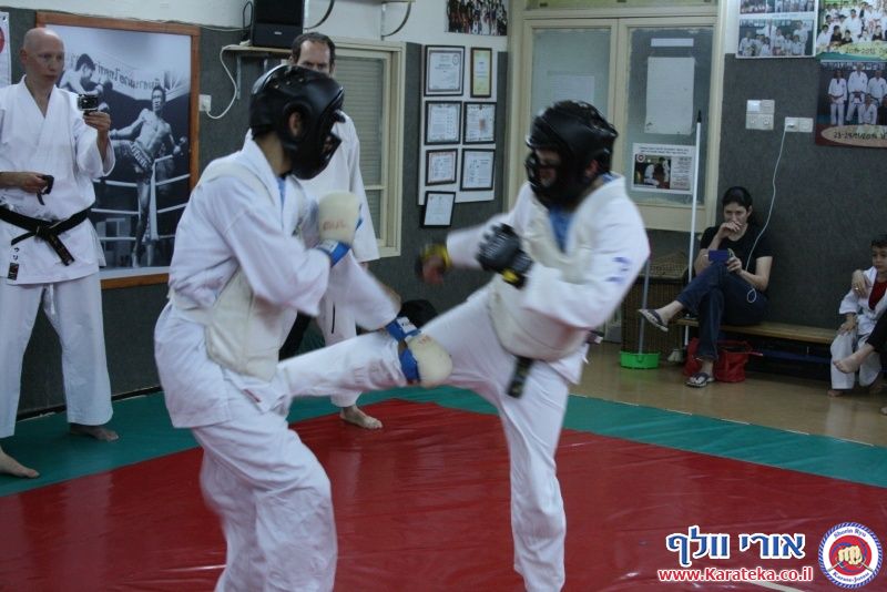 במהלך השנה אני מלמד באופן לא תחרותי. פעם בשנה אני מאפשר לתלמידים להביא לידי ביטוי את הצד התחרותי שלהם, בתחרות ארצית בין כלל התלמידים שלי אשר מעוניינים להשתתף
