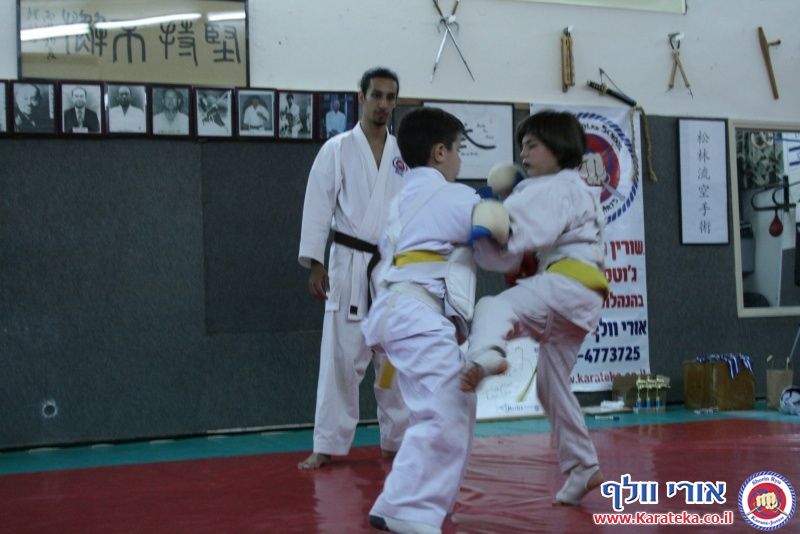 במהלך השנה אני מלמד באופן לא תחרותי. פעם בשנה אני מאפשר לתלמידים להביא לידי ביטוי את הצד התחרותי שלהם, בתחרות ארצית בין כלל התלמידים שלי אשר מעוניינים להשתתף