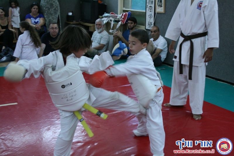 במהלך השנה אני מלמד באופן לא תחרותי. פעם בשנה אני מאפשר לתלמידים להביא לידי ביטוי את הצד התחרותי שלהם, בתחרות ארצית בין כלל התלמידים שלי אשר מעוניינים להשתתף