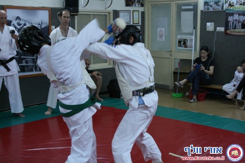 במהלך השנה אני מלמד באופן לא תחרותי. פעם בשנה אני מאפשר לתלמידים להביא לידי ביטוי את הצד התחרותי שלהם, בתחרות ארצית בין כלל התלמידים שלי אשר מעוניינים להשתתף