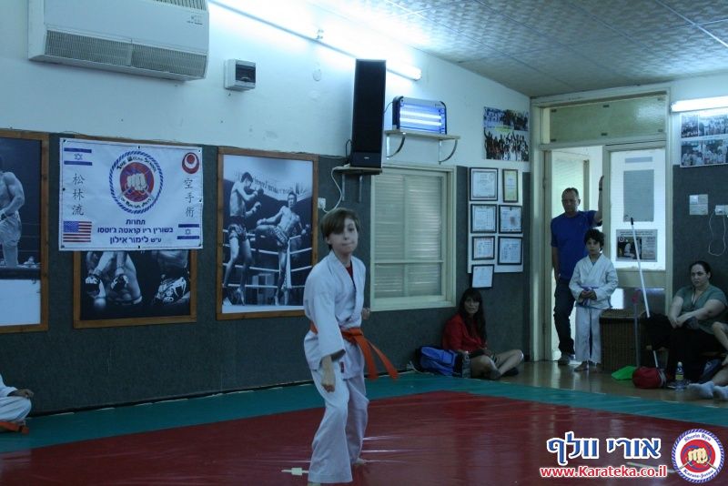 במהלך השנה אני מלמד באופן לא תחרותי. פעם בשנה אני מאפשר לתלמידים להביא לידי ביטוי את הצד התחרותי שלהם, בתחרות ארצית בין כלל התלמידים שלי אשר מעוניינים להשתתף