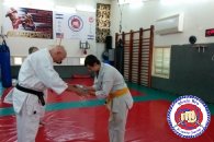 מתן מקבל את החגורה הירוקה מאורי וולף סנסאי בבית הספר לאמנויות לחימה והגנה עצמית